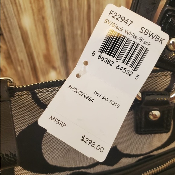 Coach Daisy Signature Tote Authentic - Picture 3 of 9